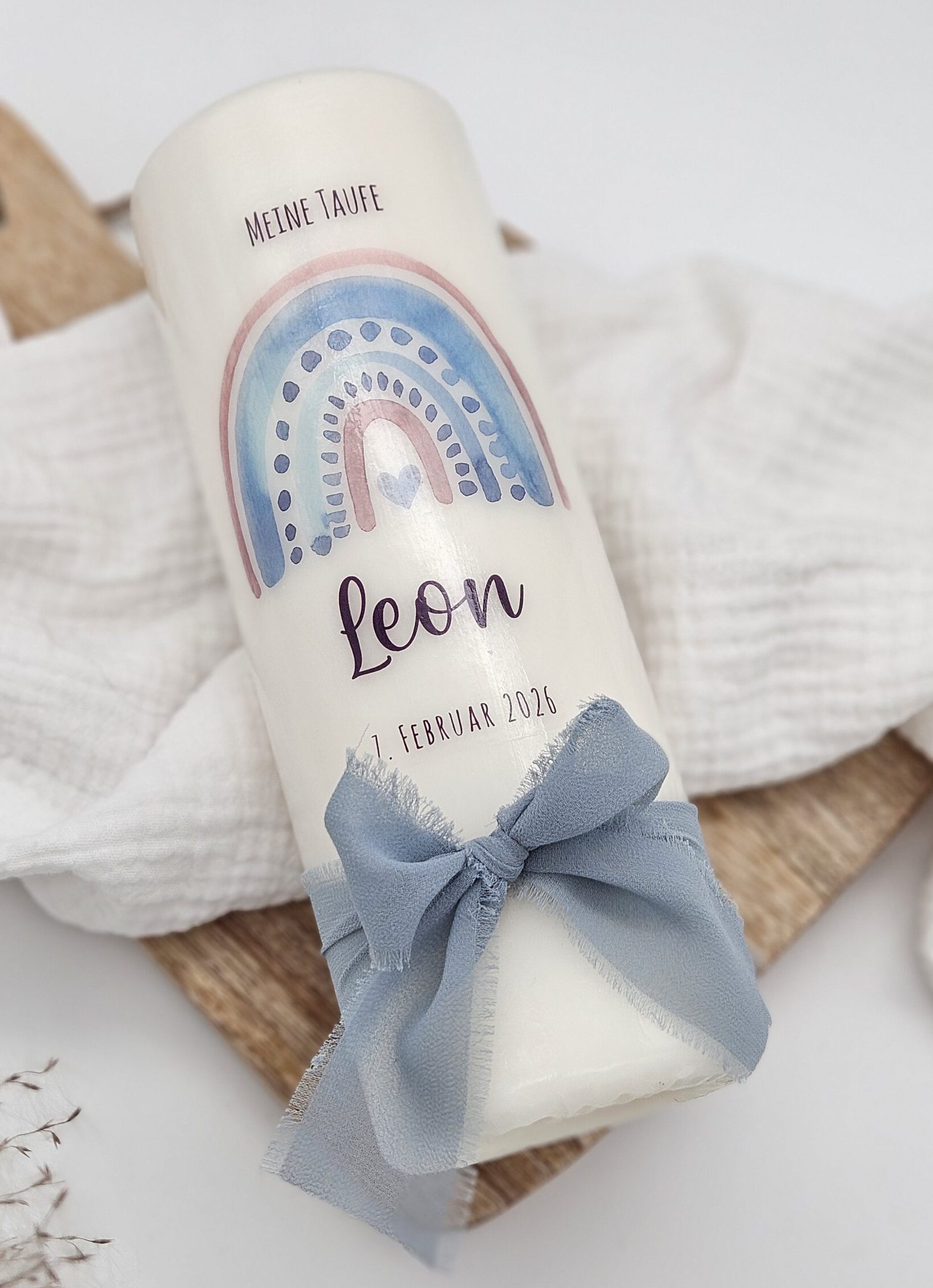 Taufkerze 'Leon' mit Regenbogen | 34,90 €